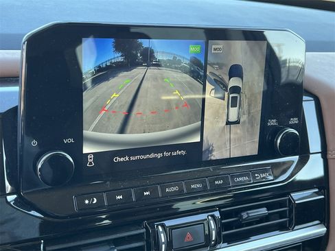 Certified 2024 Nissan Pathfinder Platinum image 17