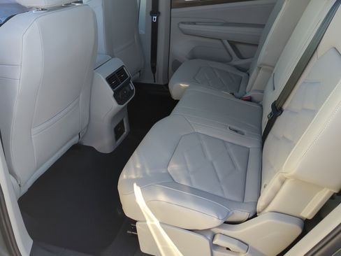 New 2026 Volkswagen Atlas SE image 17