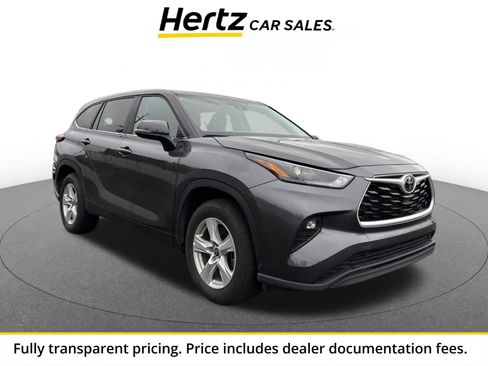 Used 2025 Toyota Highlander LE FWD image 1