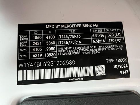 Used 2025 Mercedes-Benz Sprinter 2500 image 36