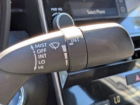 Used 2021 Toyota Avalon Limited image 10