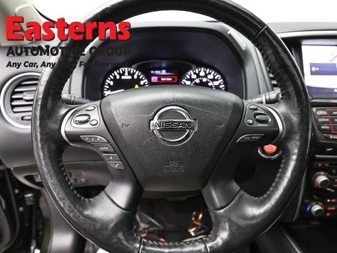 Used 2020 Nissan Pathfinder SL AWD/4WD image 10
