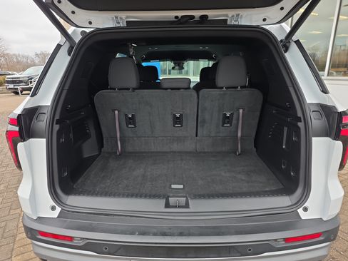Used 2025 Chevrolet Traverse LT image 37