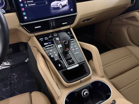 Certified 2022 Porsche Cayenne Platinum Edition AWD/4WD image 22