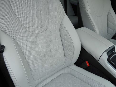 Used 2026 BMW X5 sDrive40i w/ M Sport Package RWD image 10