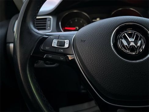 Used 2017 Volkswagen Jetta SE image 31