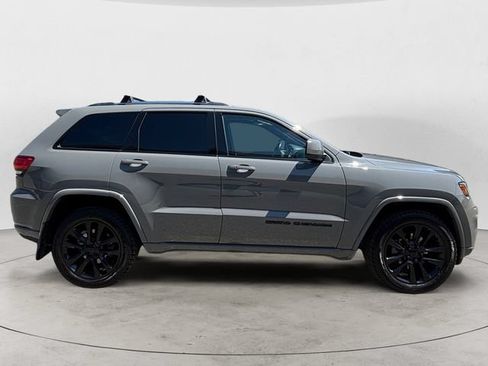 Used 2019 Jeep Grand Cherokee Altitude AWD/4WD image 4