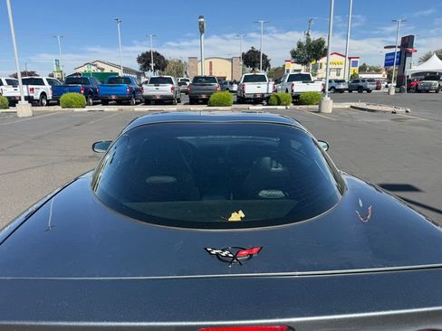 Used 2004 Chevrolet Corvette Coupe w/ Preferred Equipment Group RWD image 9