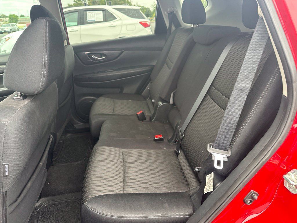 Used 2017 Nissan Rogue SV FWD image 14