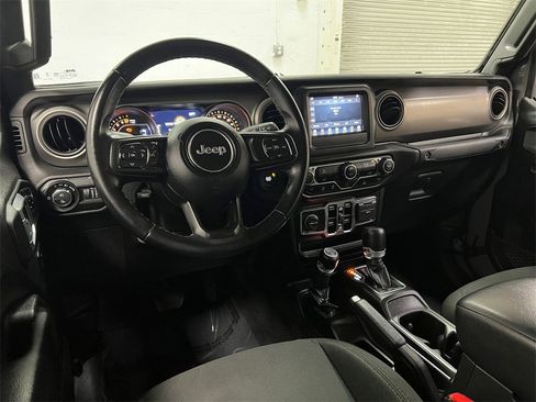 Used 2021 Jeep Gladiator Sport image 9