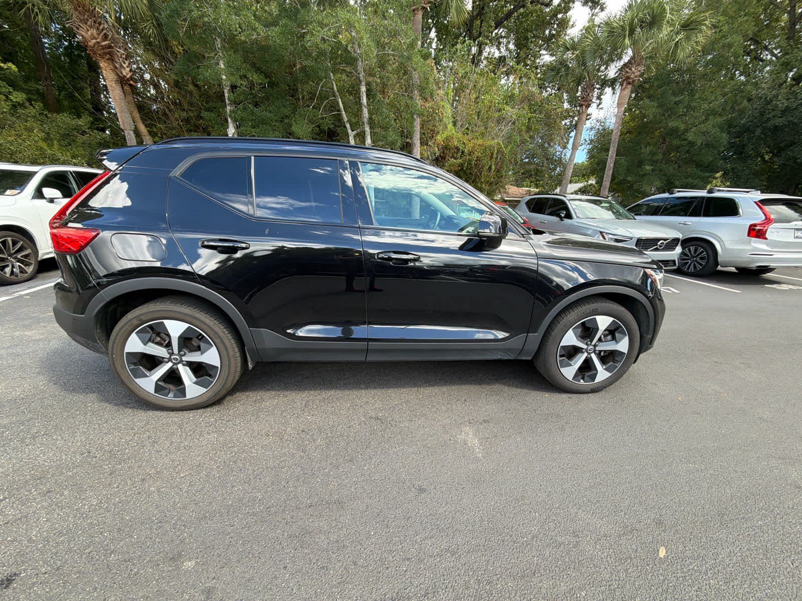 Used 2025 Volvo XC40 B5 Plus AWD/4WD image 18