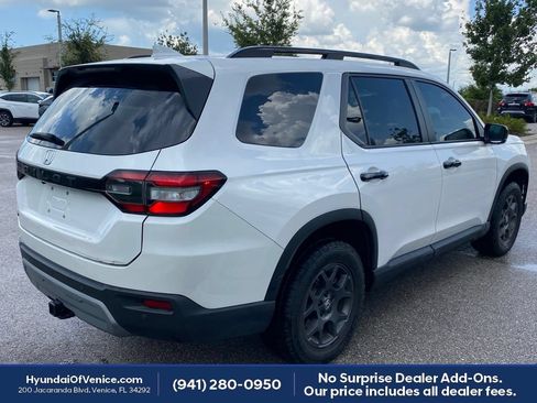 Used 2024 Honda Pilot TrailSport image 12