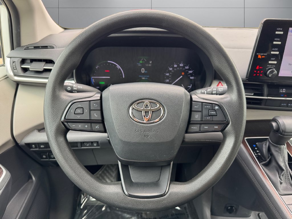 Used 2023 Toyota Sienna LE AWD/4WD image 13