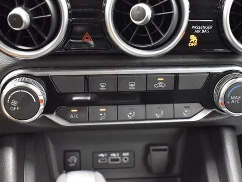 Used 2025 Nissan Sentra SV FWD image 32