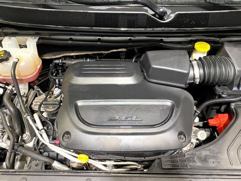 Used 2022 Chrysler Voyager LX FWD image 26