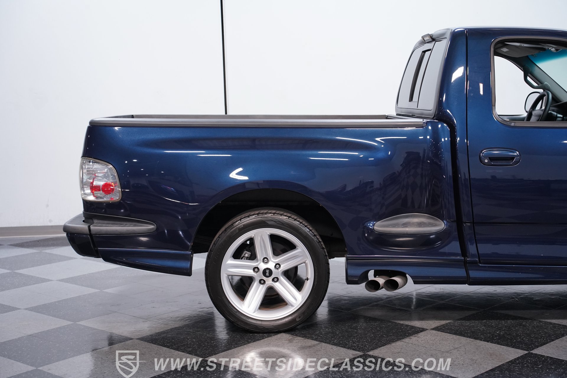 Used 2002 Ford F150 Lightning RWD image 24