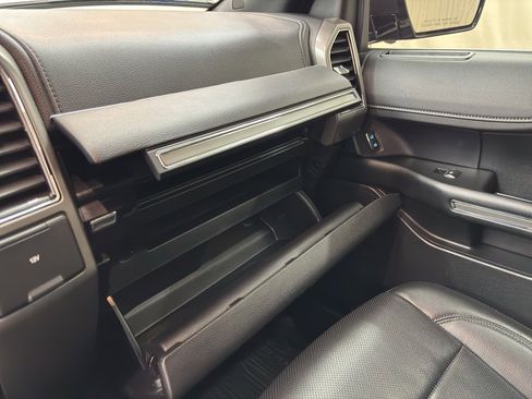 Used 2021 Ford Expedition Max XLT image 30