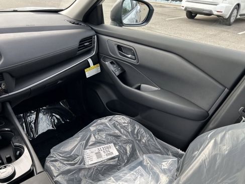 Certified 2025 Nissan Rogue S image 23