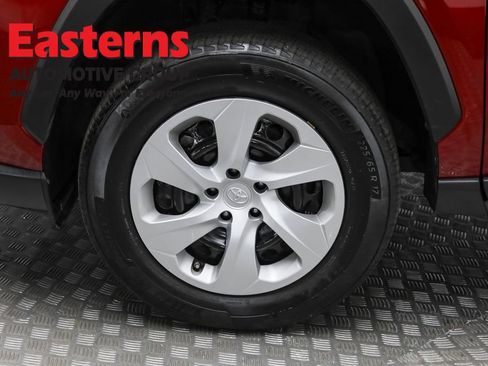 Used 2024 Toyota RAV4 LE image 31