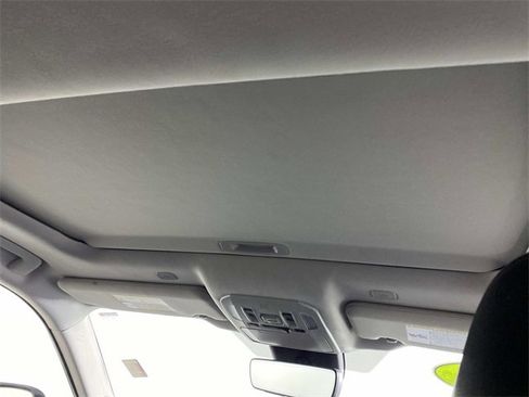 Used 2023 Toyota Highlander Limited image 14