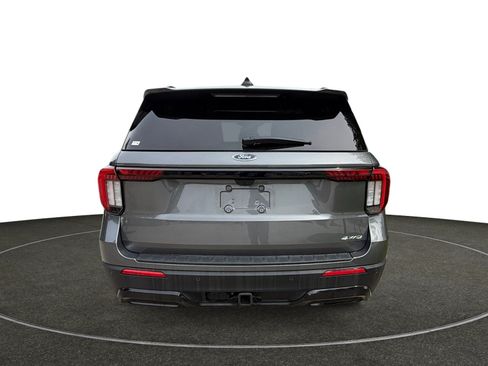 Used 2025 Ford Explorer ST-Line w/ ST-Line Street Pack AWD/4WD image 5