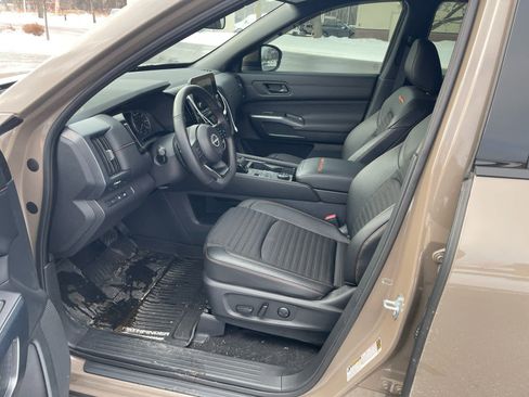 Used 2025 Nissan Pathfinder Rock Creek image 8