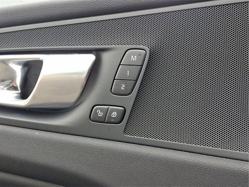 Certified 2025 Volvo XC60 B5 Plus image 21