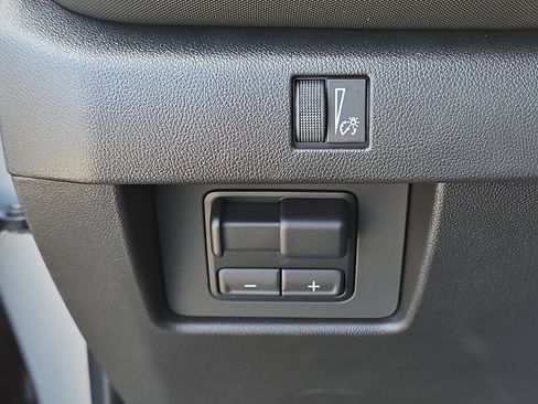 Used 2025 Chevrolet Colorado Z71 w/ Z71 Convenience Package 2 image 26