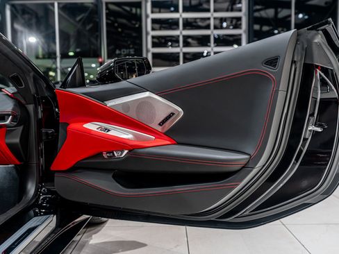 Used 2021 Chevrolet Corvette Stingray Premium Conv w/ Z51 Performance Package image 31