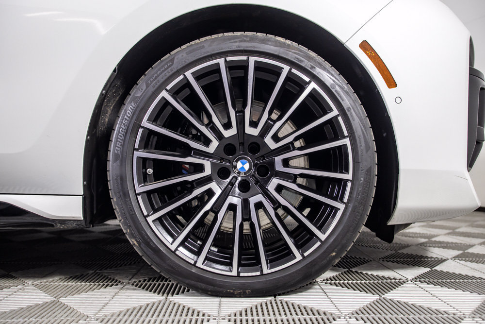 Used 2025 BMW 740i RWD image 38