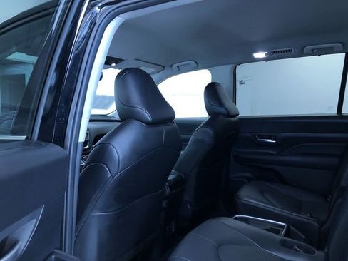 Used 2025 Toyota Grand Highlander XLE image 22