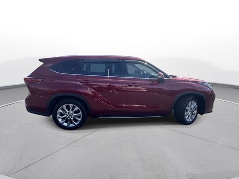 Used 2023 Toyota Highlander Limited FWD image 5