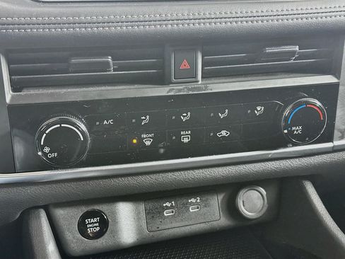 Used 2025 Nissan Rogue S FWD image 23