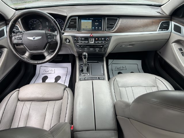Used 2015 Hyundai Genesis 5.0 RWD image 28