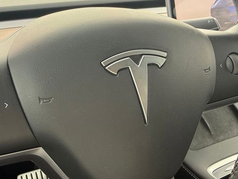 Used 2023 Tesla Model Y Performance image 31