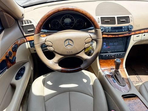 Used 2009 Mercedes-Benz E 350 Sedan image 15