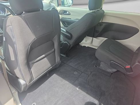 Used 2022 Chrysler Voyager LX FWD image 15