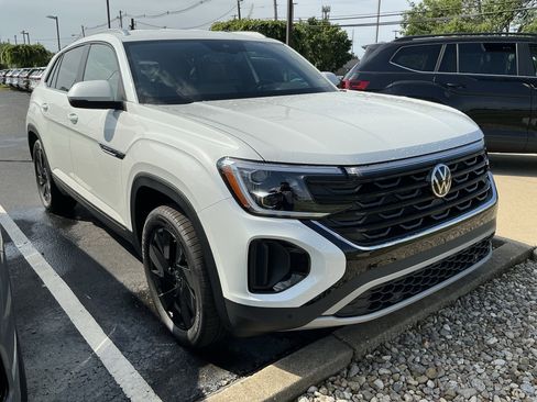 New 2026 Volkswagen Atlas Cross Sport SE AWD/4WD image 2