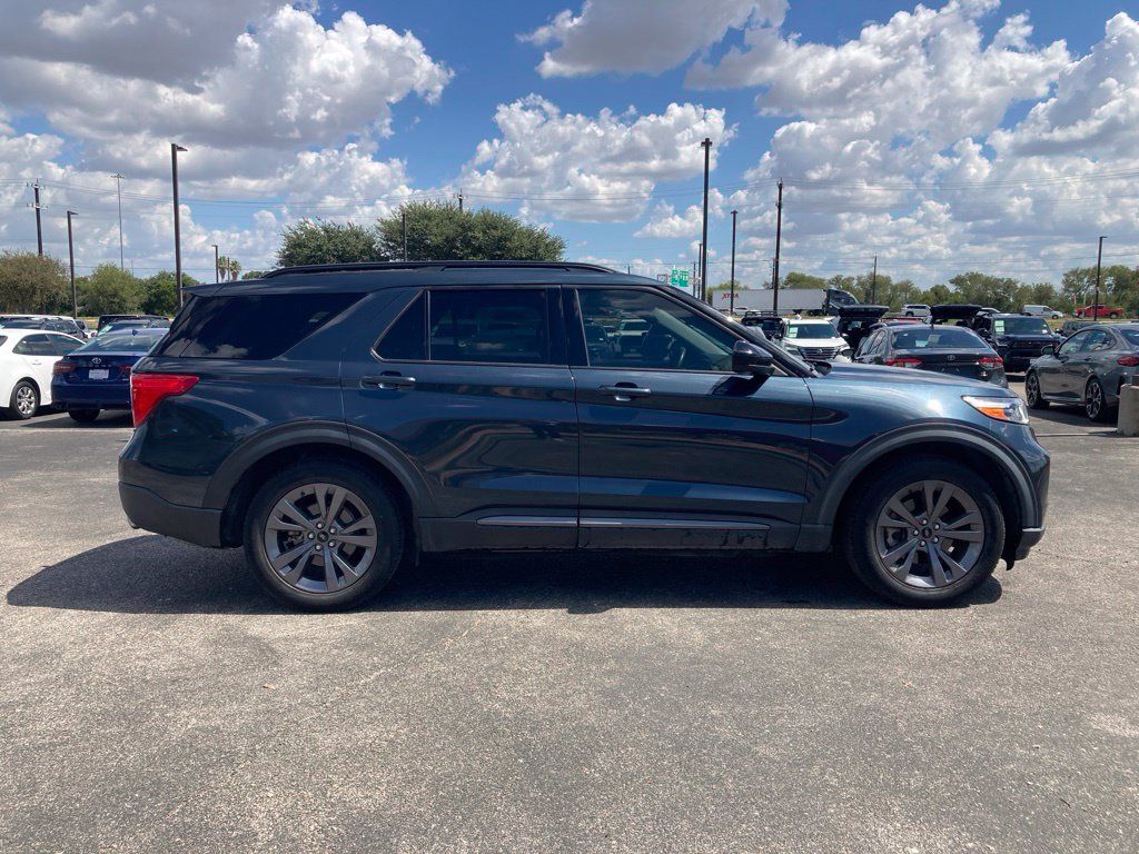 Used 2022 Ford Explorer XLT w/ Equipment Group 202A RWD image 4