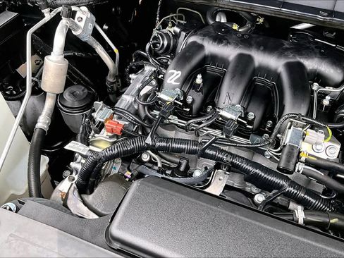 Used 2025 Nissan Pathfinder SV image 32