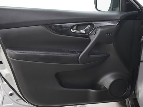 Used 2018 Nissan Rogue SL w/ Premium Package AWD/4WD image 21