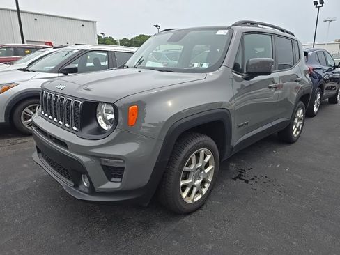 Used 2020 Jeep Renegade Latitude w/ Cold Weather Group AWD/4WD image 3
