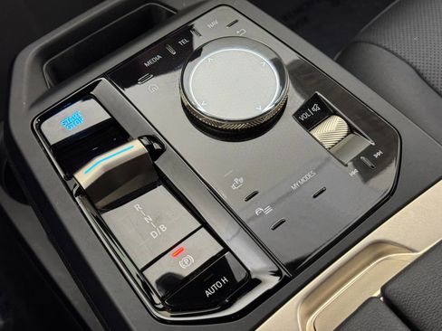 Used 2022 BMW iX xDrive50 w/ Premium Package image 33