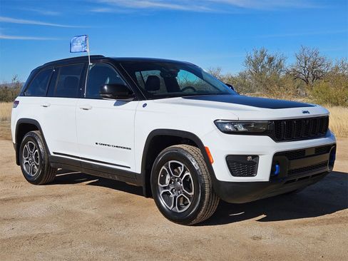 Used 2022 Jeep Grand Cherokee Trailhawk image 3