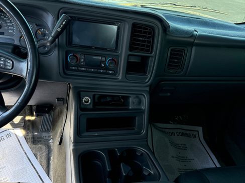 Used 2004 Chevrolet Silverado 2500 LT RWD image 9