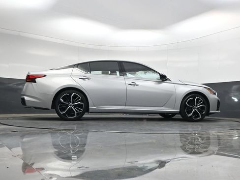Used 2024 Nissan Altima 2.5 SR FWD image 48