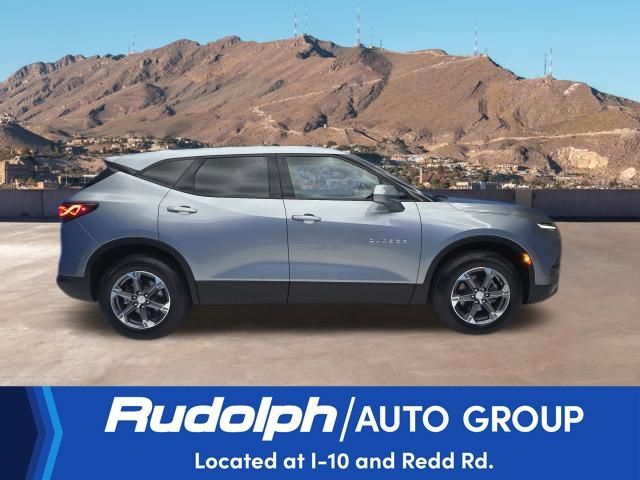 Used 2025 Chevrolet Blazer LT FWD image 6