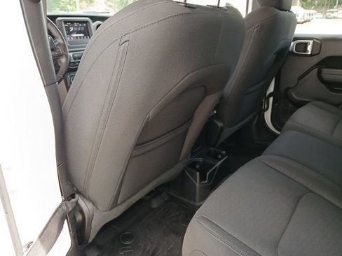 Used 2022 Jeep Gladiator Sport AWD/4WD image 15