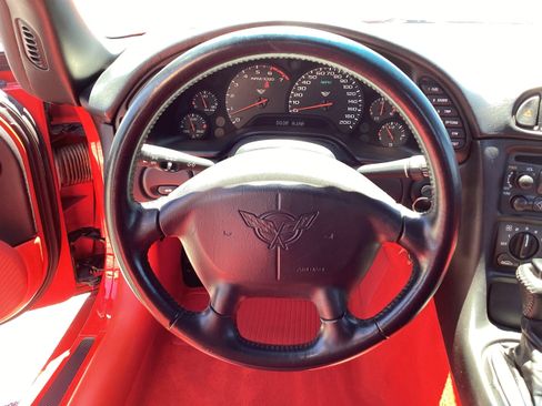 Used 2000 Chevrolet Corvette Convertible RWD image 15