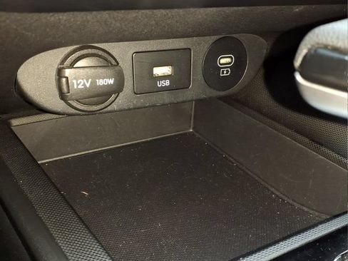 Used 2024 Hyundai Elantra SE FWD image 23